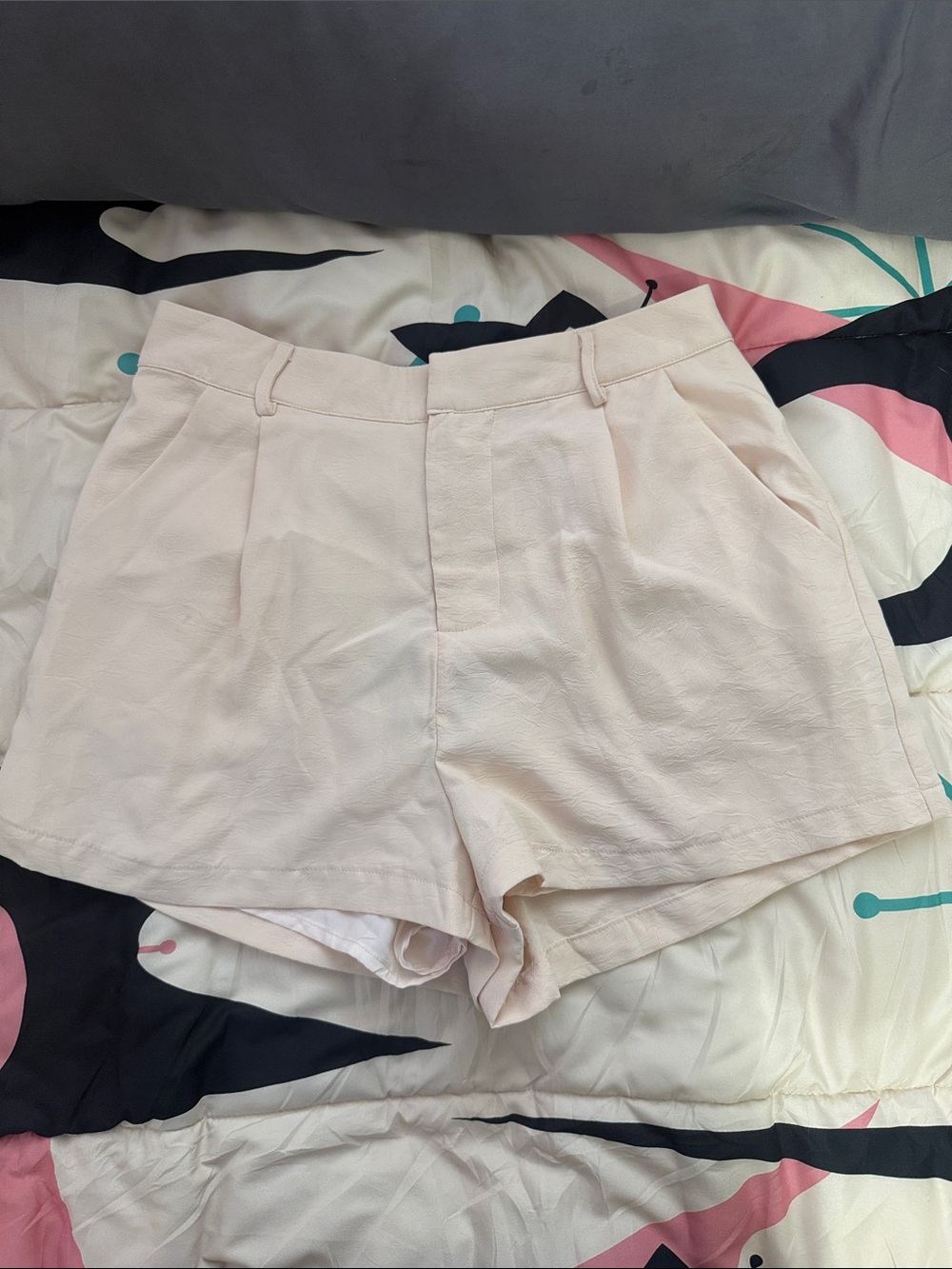 Le Lis High-Waist Pleated Shorts in Light Blush
